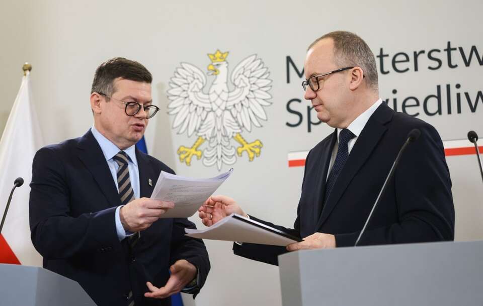 Sędzia Krystian Markiewicz i minister Adam Bodnar na konferencji w siedzibie MS / autor: PAP/Leszek Szymański