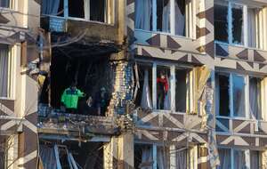 Mija 1412. dzień wojny na Ukrainie / autor: PAP/EPA/SERGEY DOLZHENKO