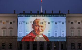Jan Paweł II na fasadzie Pałacu Prezydenckiego