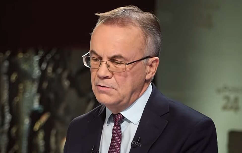 Poseł PiS Jarosław Selin wyjaśnia kulisy glosowania ws. tzw. ustawy łańcuchowej. / autor: Fratria