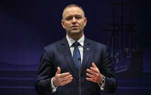 na zdjęciu Prezydent RP Karol Nawrocki podczas spotkania z przedstawicielami mediów po sesji plenarnej XI Szczytu Inicjatywy Trójmorza w Dubrowniku / autor: PAP/Marcin Obara