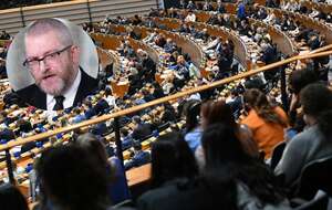 Głosowanie Parlamentu Europejskiego w Brukseli. W kółku: europoseł Grzegorz Braun / autor: PAP/Wiktor Dąbkowski/Fratria