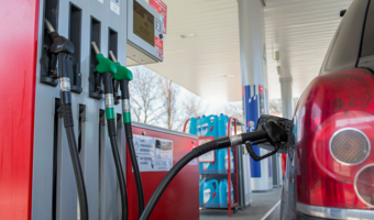 Na stacjach benzynowych diesel mocno w górę, benzyna tanieje