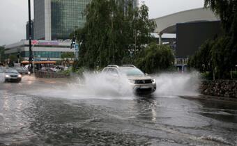 KOMENTARZE: Trzaskowski powinien być w zalanej stolicy!