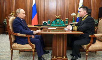 W Rosji Putina rozgorzała walka buldogów pod dywanem