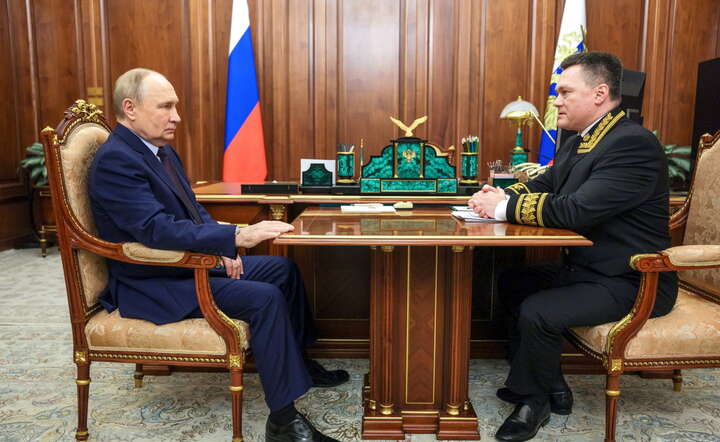 Prezydent Rosji Władimir Putin (L) na Kremlu z prezesem Sądu Najwyższego Igorem Krasnowem (P) / autor: PAP/EPA/GAVRIIL GRIGOROV/SPUTNIK/KREMLIN POOL