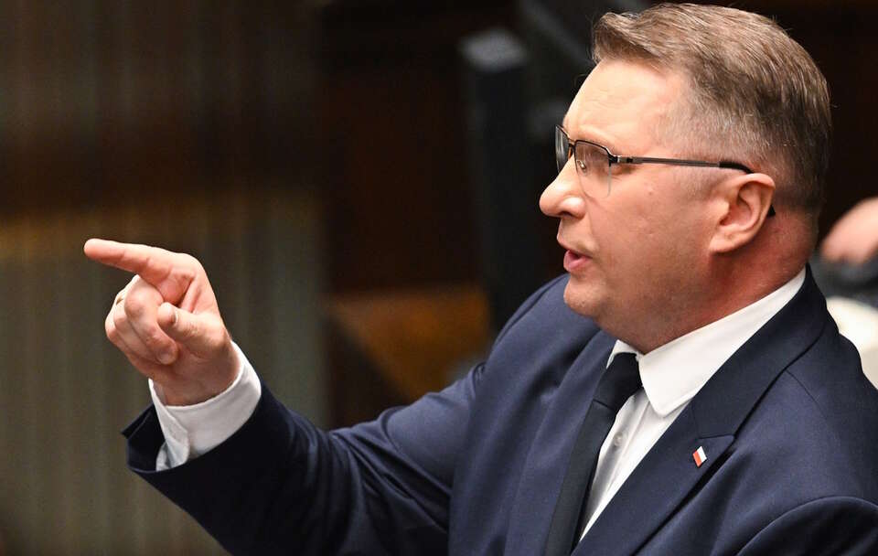 Prof. Przemysław Czarnek powiedział w Sejmie, że jeśli Tusk nielegalnie zaciągnie jednak unijną pożyczkę SEJF, to będzie ją słpacał Tusk.  / autor: PAP/Radek Pietruszka