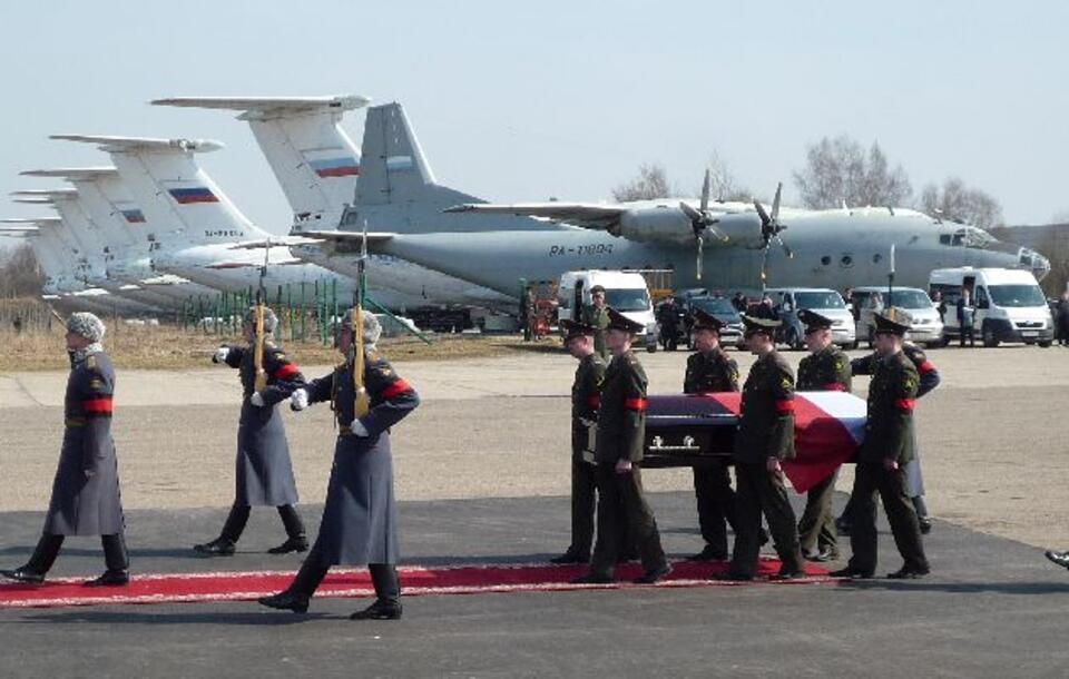 Pożegnanie trumny z ciałem śp. prezydenta. Smoleńsk. Fot. Marek Pyza
