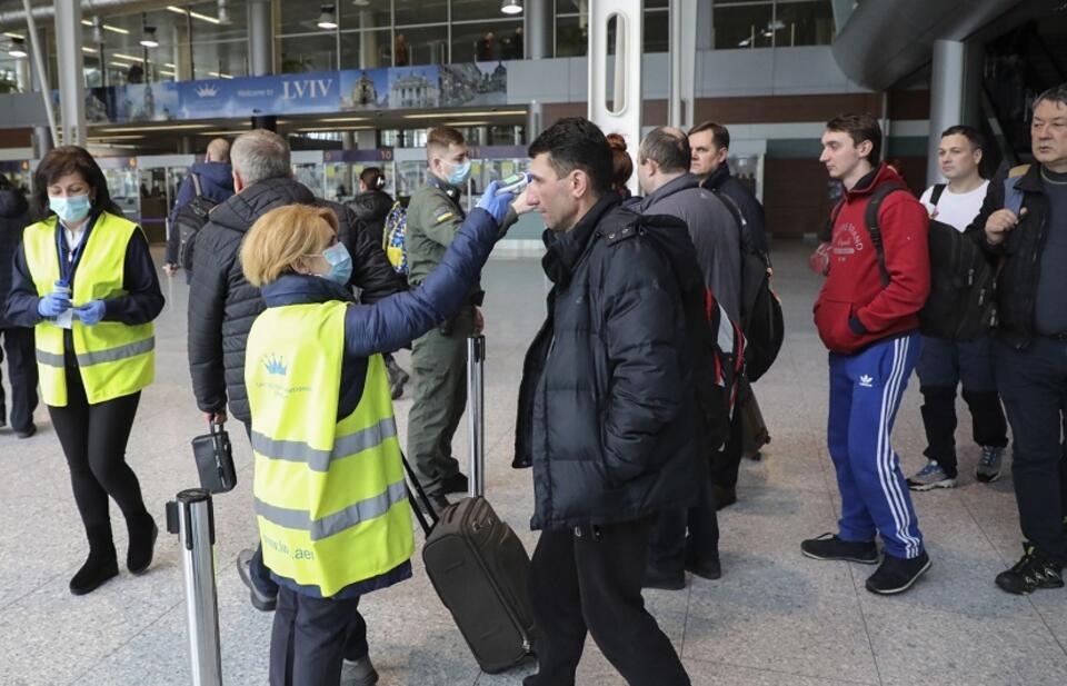 Kontrola na lotnisku w Ukrainie / autor: PAP/EPA