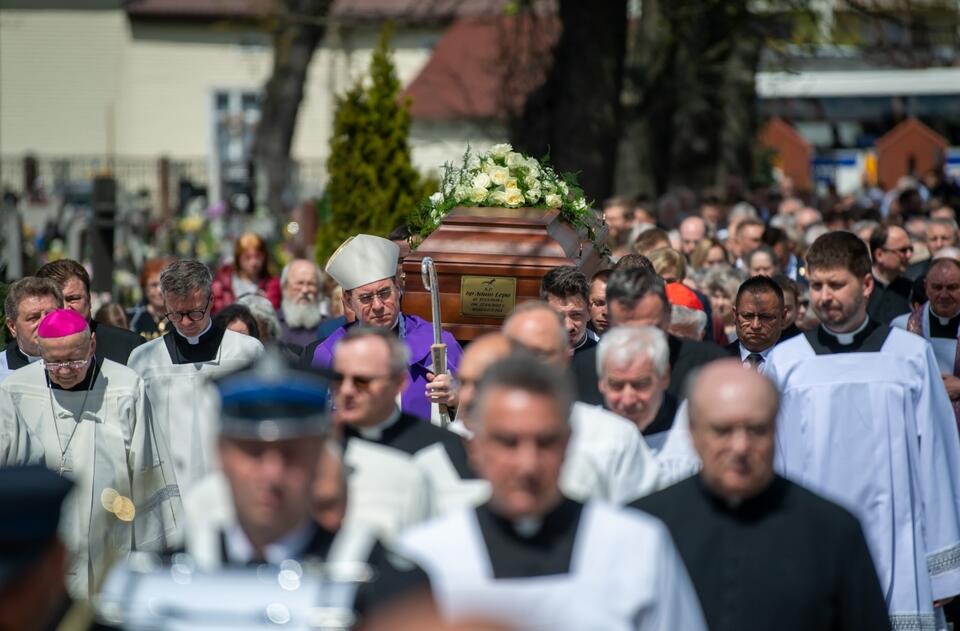 Pogrzeb bp. Lepy / autor: PAP/Grzegorz Michałowski
