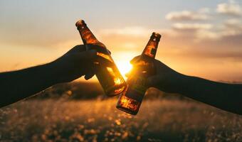 Alkoholu w piwie coraz mniej. Polacy rozsmakowują się w piwach bezalkoholowych