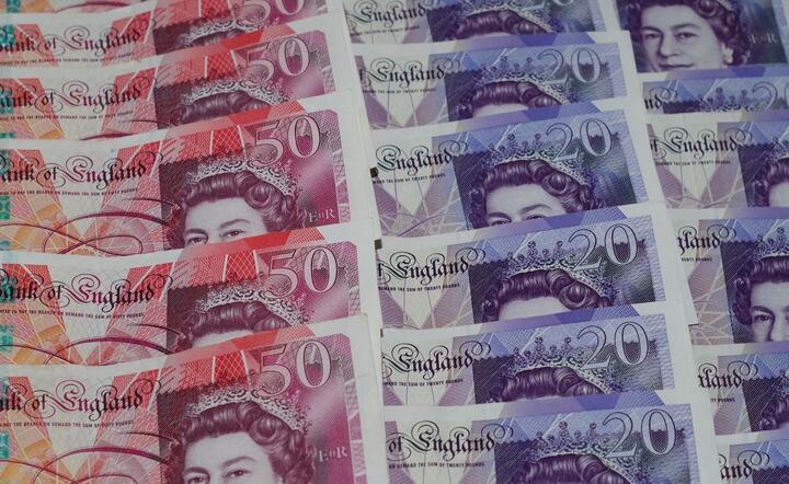 Co z banknotami z królową Elżbietą?