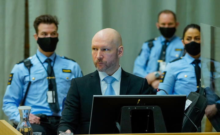 Anders Breivik w sądzie, w okresie odsiadywania kary 21 lat pozbawienia wolności / autor: fotoserwis PAP