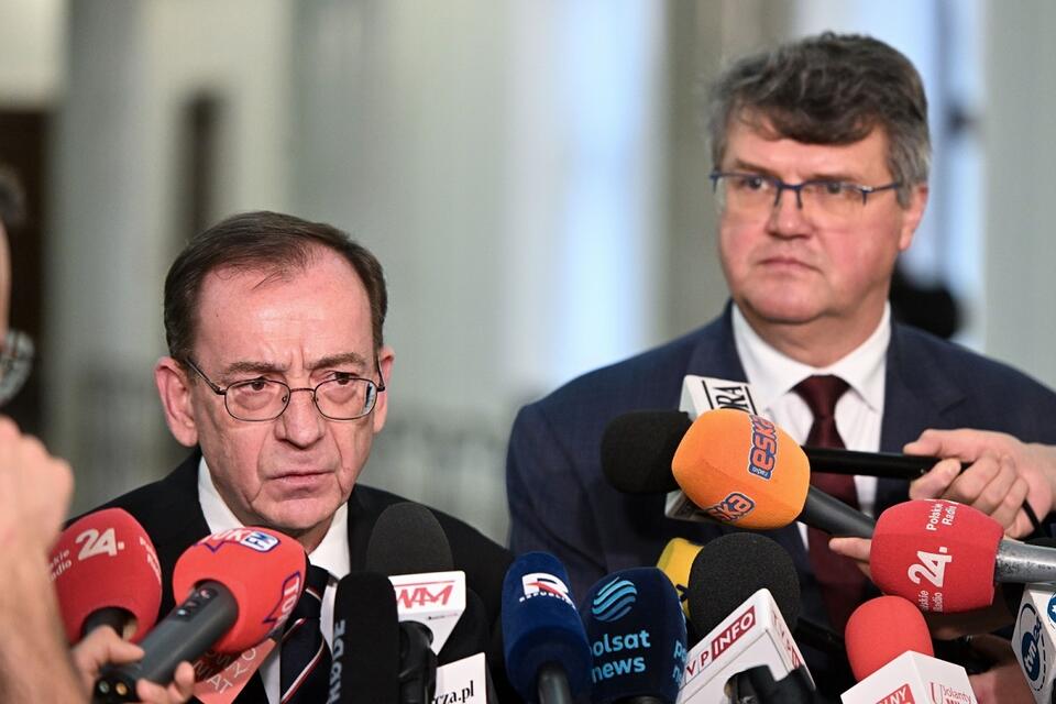 Posłowie PiS Mariusz Kamiński i Maciej Wąsik podczas konferencji prasowej w Sejmie / autor: PAP/Radek Pietruszka