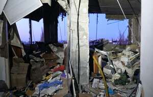 Budynek mieszkalny w Odessie uszkodzony w wyniku rosyjskiego ataku dronowego. / autor: PAP/Alena Solomonova