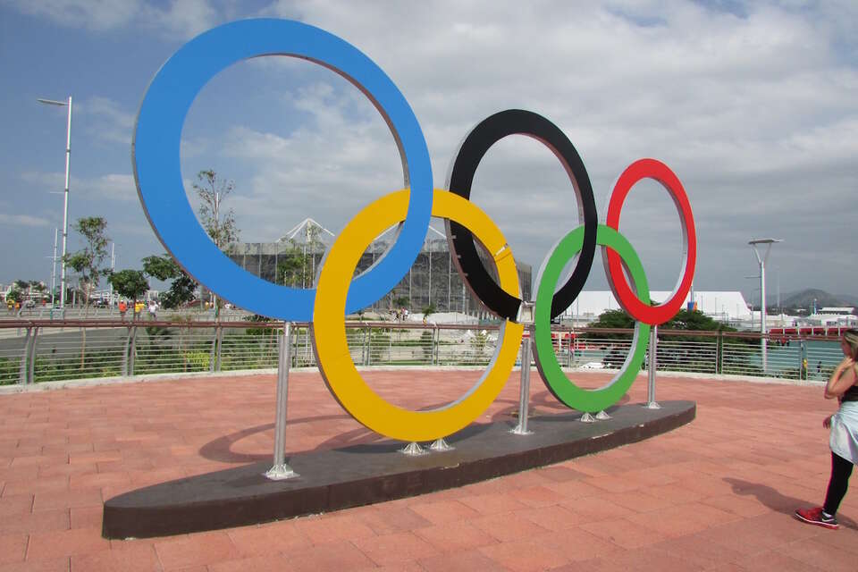 Logo Igrzysk Olimpijskich symbolizujące kontynenty na świecie / autor: Fratria