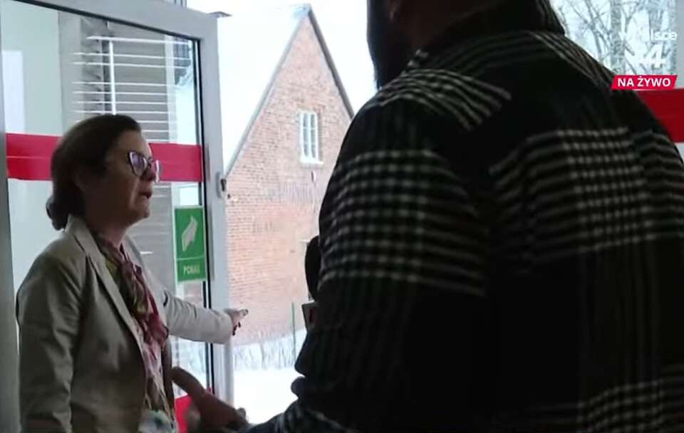 ONLY WITH US. The cross case. The manager  kicked out the reporter