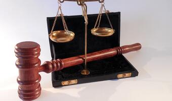 Komornicy sądowi nie mogą podwyższać opłat egzekucyjnych o VAT