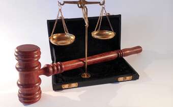Komornicy sądowi nie mogą podwyższać opłat egzekucyjnych o VAT