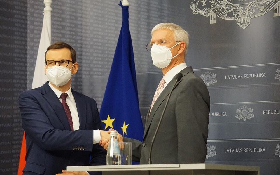 Premier Mateusz Morawiecki spotka się w środę w Warszawie z premierem Łotwy Artursem Kriszjanisem Karinszem / autor: Fratria