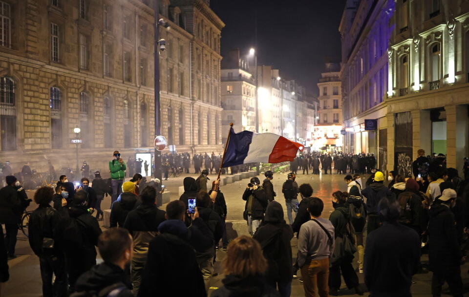 Protest w Paryżu / autor: PAP/EPA/YOAN VALAT