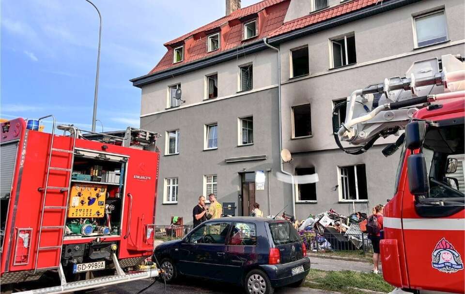 Straż pożarna na miejscu zdarzenia w Starogardzie Gdańskim / autor: PAP/KP PSP Starogard Gdański