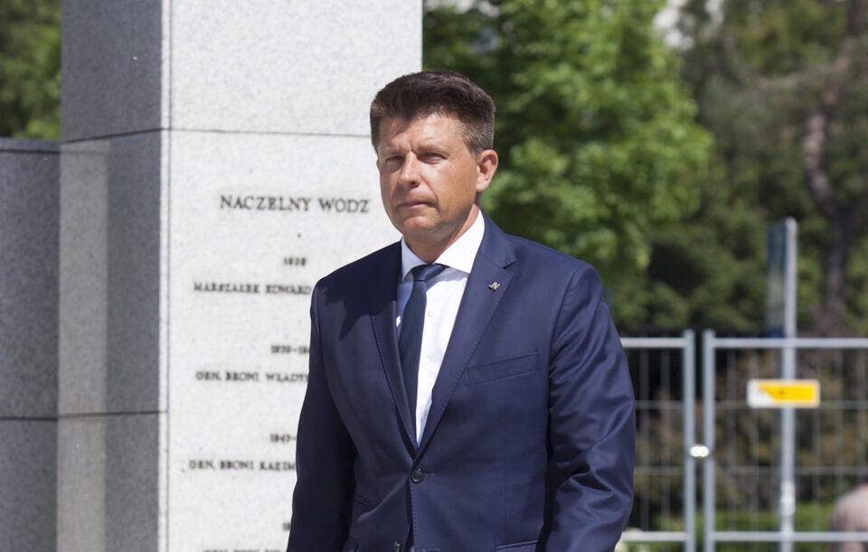 Petru chce sprzedawać polską ziemię cudzoziemcom! PSL też?