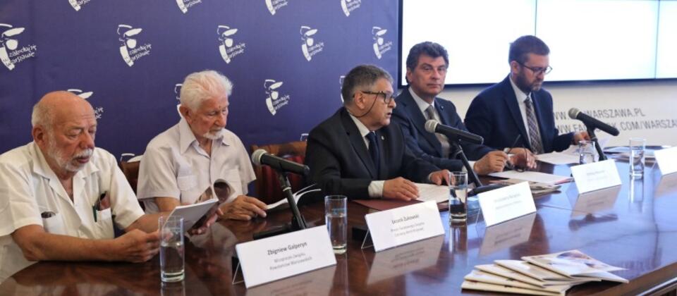 Od lewej Leszek Żukowski, Zbigniew Galperyn, Włodzimierz Paszyński, Andrzej Matusiak, Jan Ołdakowski / autor:  	PAP/Tomasz Gzell