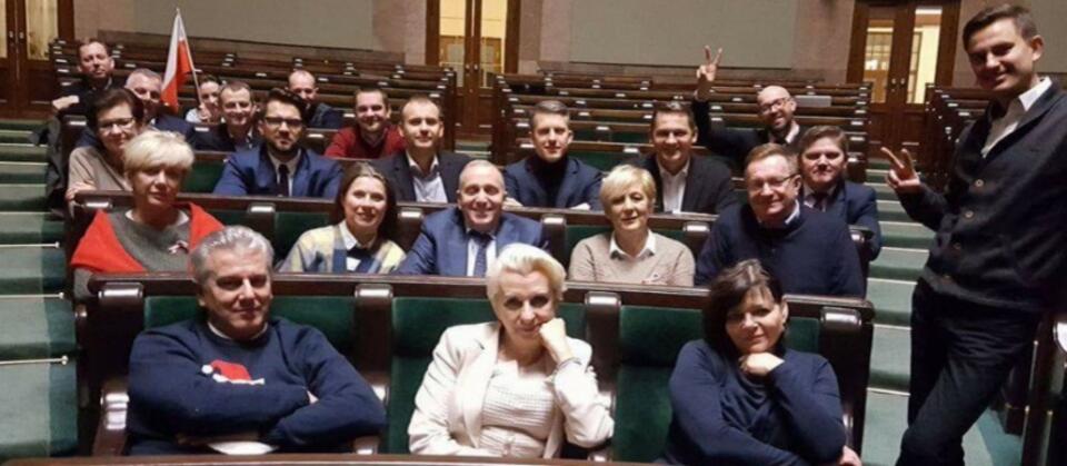 Fot. Twitter.com/@SchetynadlaPO