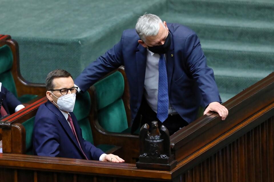 Premier Morawiecki i poseł Suski / autor: PAP/Rafał Guz