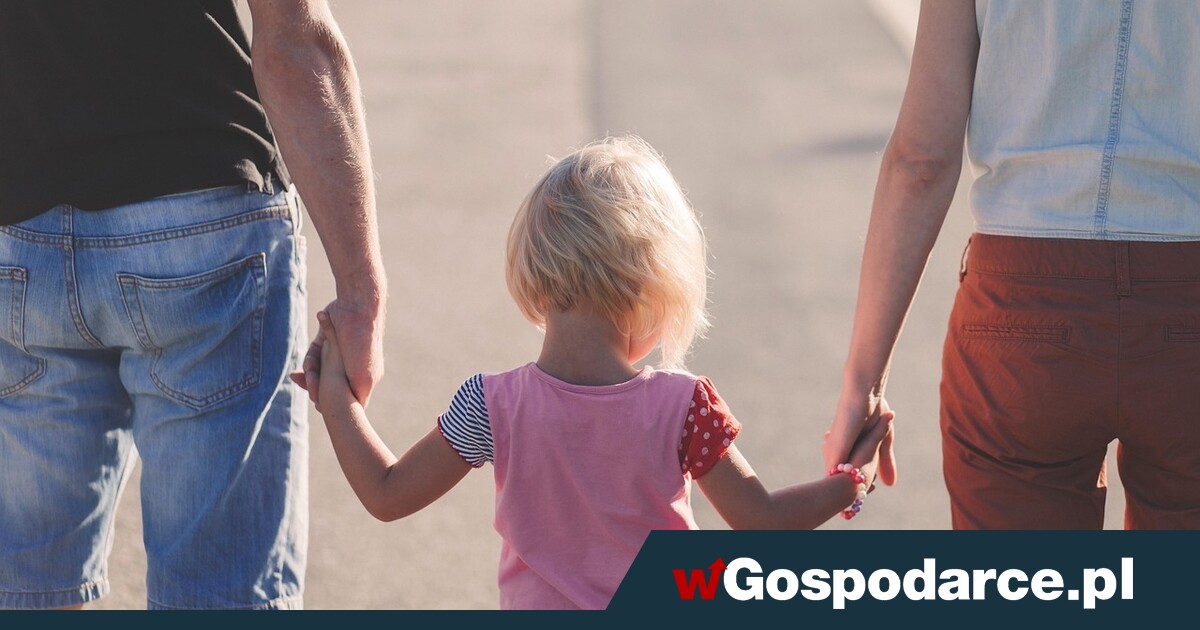 Wakacje droższe niż urlop. Rodzice płacą, żeby móc pójść do pracy