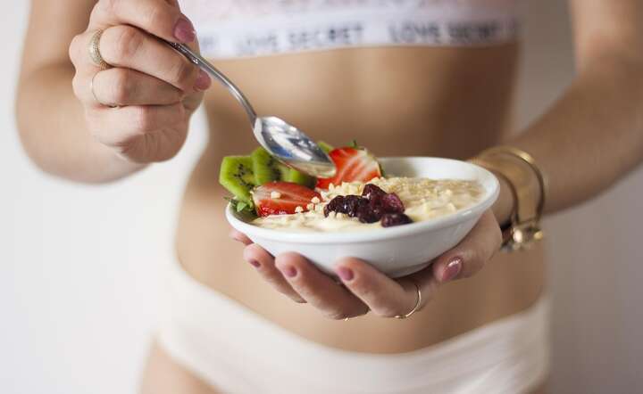 W grupie ryzyka są osoby stosujące dietę wegańską lub ubogą w produkty odzwierzęce / autor: Pixabay
