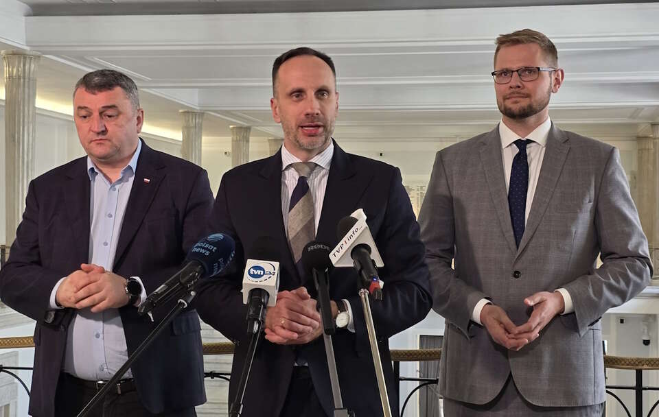Janusz Kowalski, Michał Woś, Marek Wesoły / autor: X: @pisorgpl/https://x.com/pisorgpl/status/1952718833019494739/photo/1