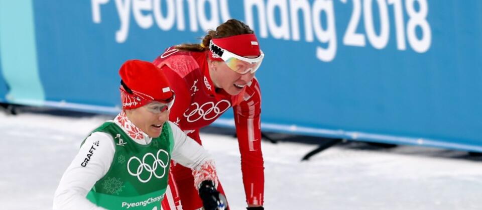  Sylwia Jaśkowiec i Justyna Kowalczyk podczas sprintu drużynowego na Igrzyskach Olimpijskich w Pjongczangu / autor: PAP/Grzegorz Momot