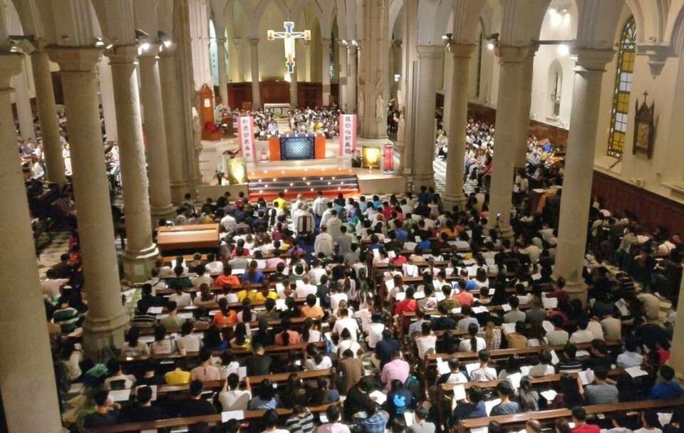 Blisko 2 tys. chrztów dorosłych na Wielkanoc w Hongkongu!