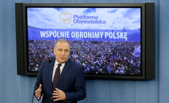 Przewodniczący Platformy Obywatelskiej Grzegorz Schetyna podczas konferencji prasowej w Sejmie, fot. PAP/Paweł Supernak