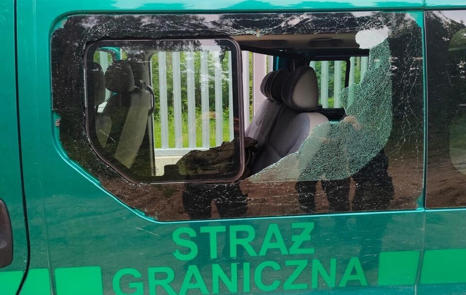 Uszkodzony samochód Straży Granicznej / autor: Twitter/@Straz_Graniczna