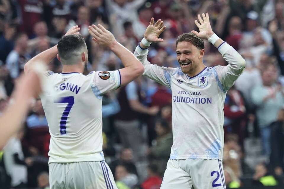 John McGinn i Matty Cash / autor: PAP/EPA