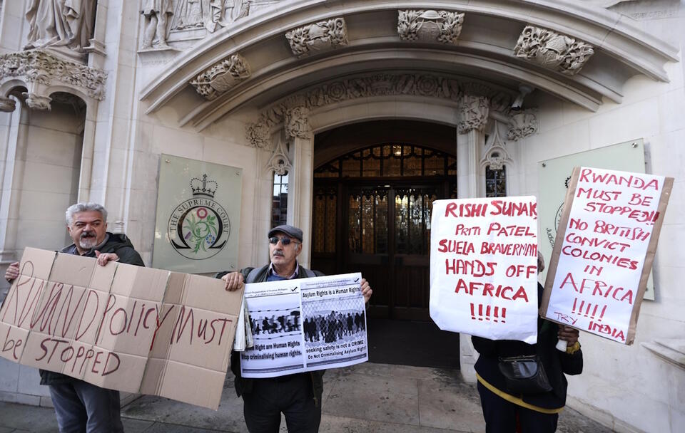 Protest pod brytyjskim Sądem Najwyższym / autor: PAP/EPA/NEIL HALL