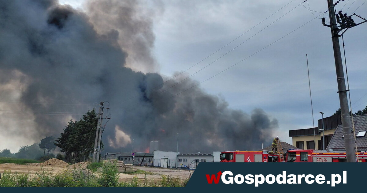 Gigantyczny pożar. Setki strażaków w akcji