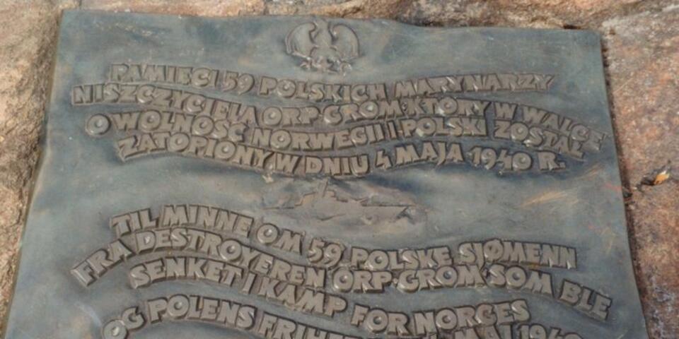 Tablica pamiątkowa marynarz z ORP Grom w Narwiku