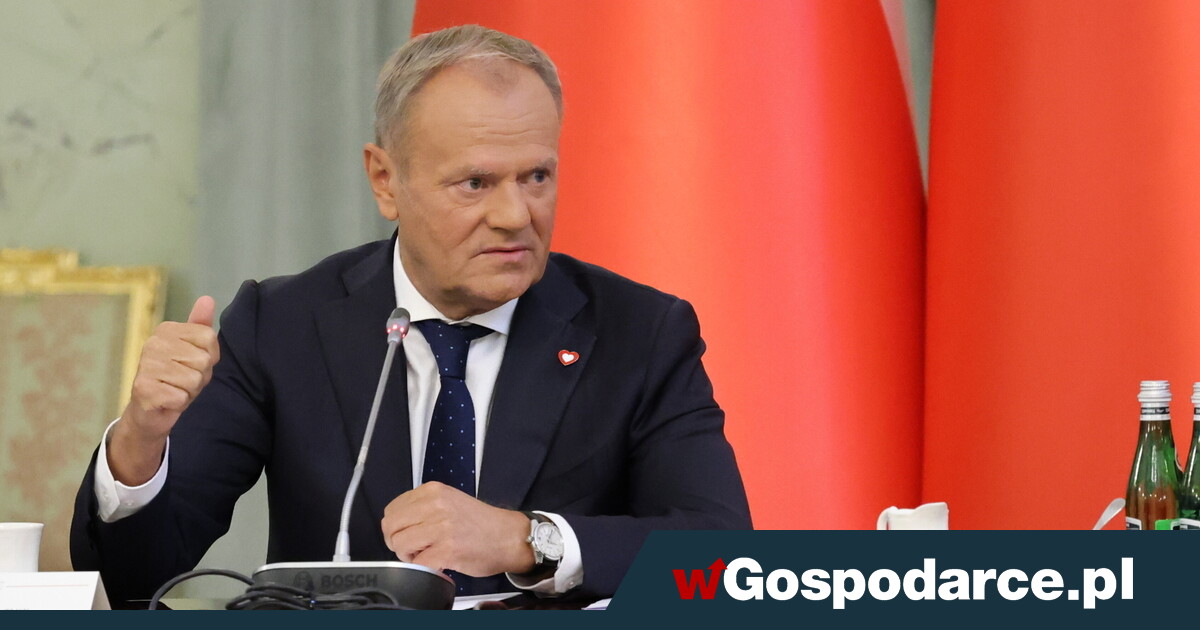Szok! Tusk chce stawiać wiatraki na podstawie… rozporządzeń