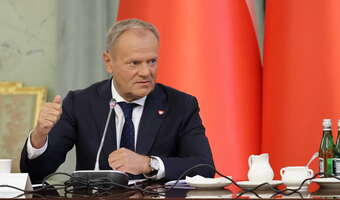 Szok! Tusk chce stawiać wiatraki na podstawie… rozporządzeń
