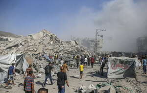 Miasto Gaza po izraelskim ostrzale  / autor: PAP/EPA/