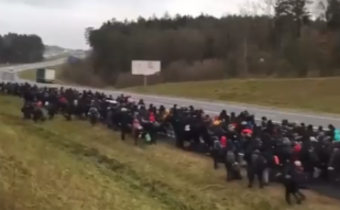 Straż graniczna Białorusi zabiera głos ws. marszu migrantów