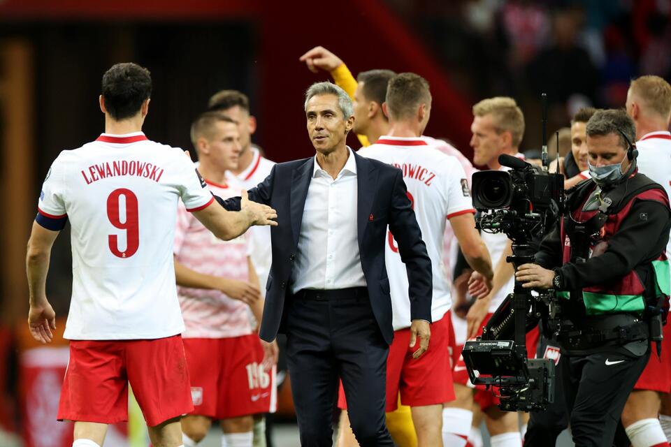 Paolo Sousa and Robert Lewandowski / autor: PAP/Leszek Szymański