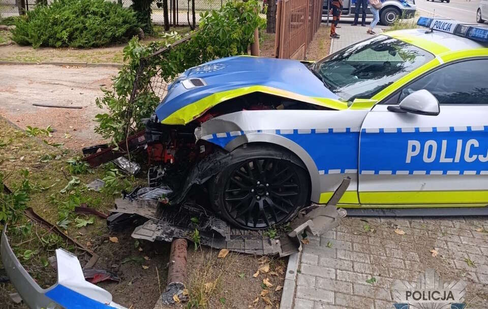 A pathetic sight. This is the end of the career of the police Mustang