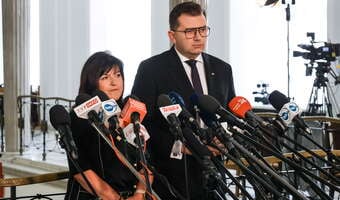 Dodatek dopełniający. "Manipulują społeczeństwem"