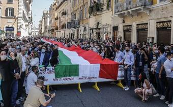 Antyrządowe wiece we Włoszech, tłumy wyszły na ulice