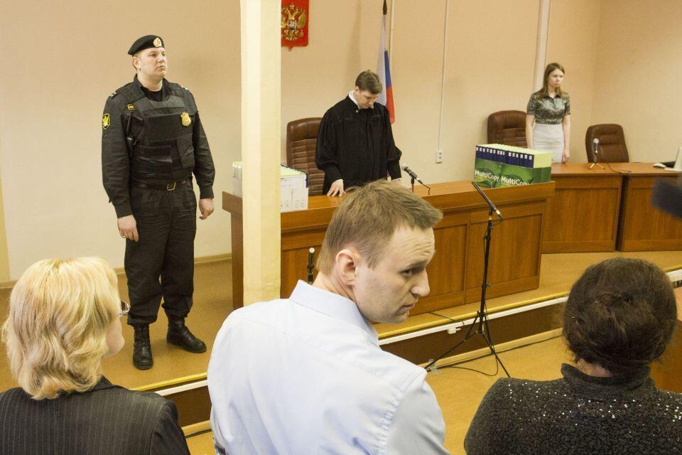Aleksiej Nawalny w sali sądu im. Lenina w Kirowie / autor: Wikimedia Commons/ Evgeny Feldman / Novaya Gazeta